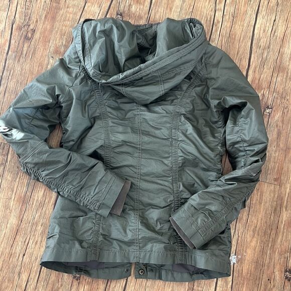 Small Army Green Buffalo Women’s Utility Jacket - Picture 2 of 5